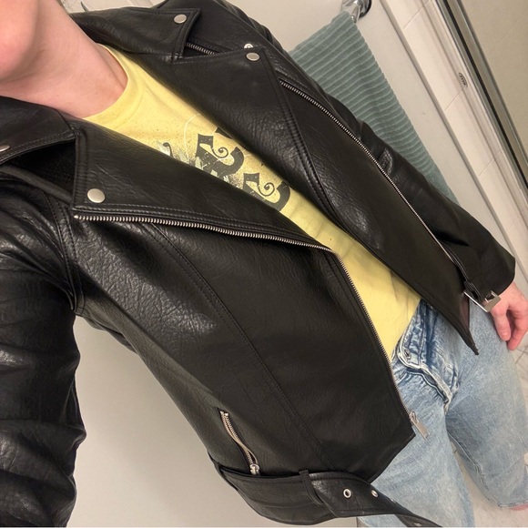 Old Navy Black faux Leather Jacket - Picture 4 of 9